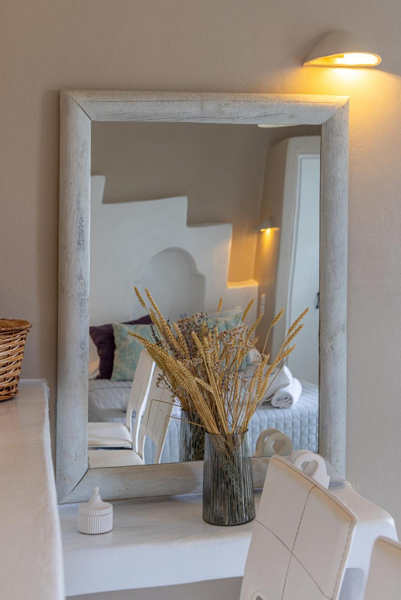 Soulmate's Tinos Kionia